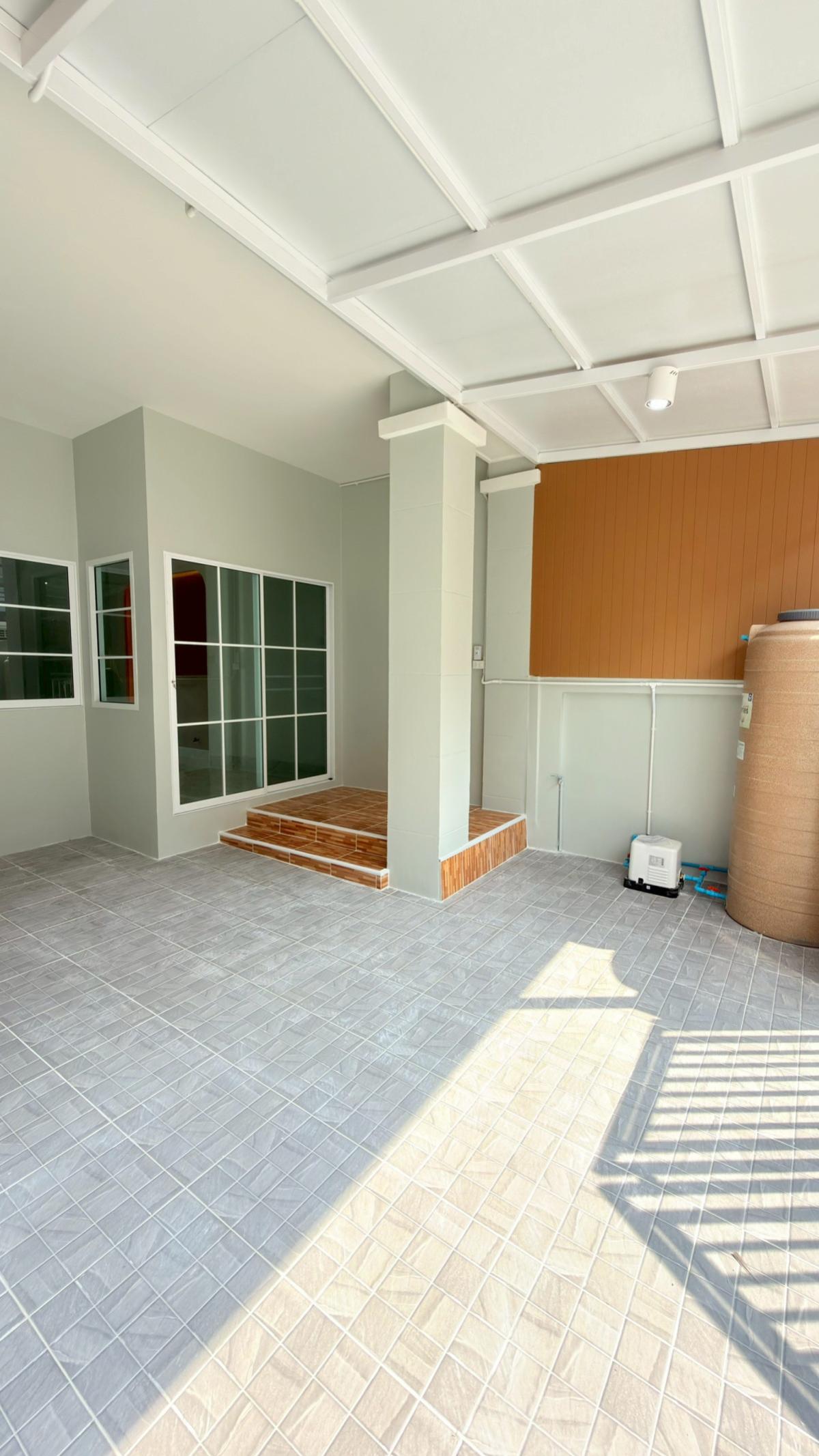 For SaleTownhomePathum Thani,Rangsit, Thammasat : For Sale Townhouse/Townhome  , Saranthorn Rangsit Khlong 4 , wide frontage , newly renovated , Bueng Yitho , Thanyaburi , Pathum Thani , CX-147576