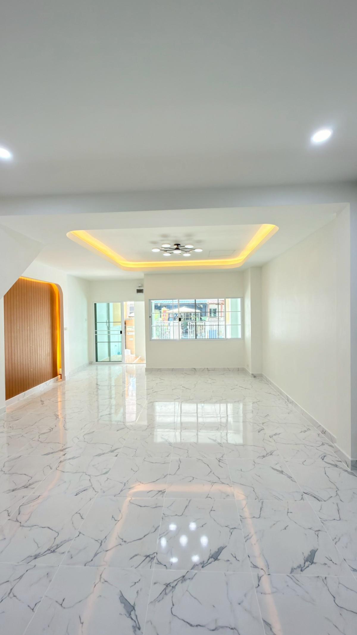 For SaleTownhomePathum Thani,Rangsit, Thammasat : For Sale Townhouse/Townhome  , Saranthorn Rangsit Khlong 4 , wide frontage , newly renovated , Bueng Yitho , Thanyaburi , Pathum Thani , CX-147576