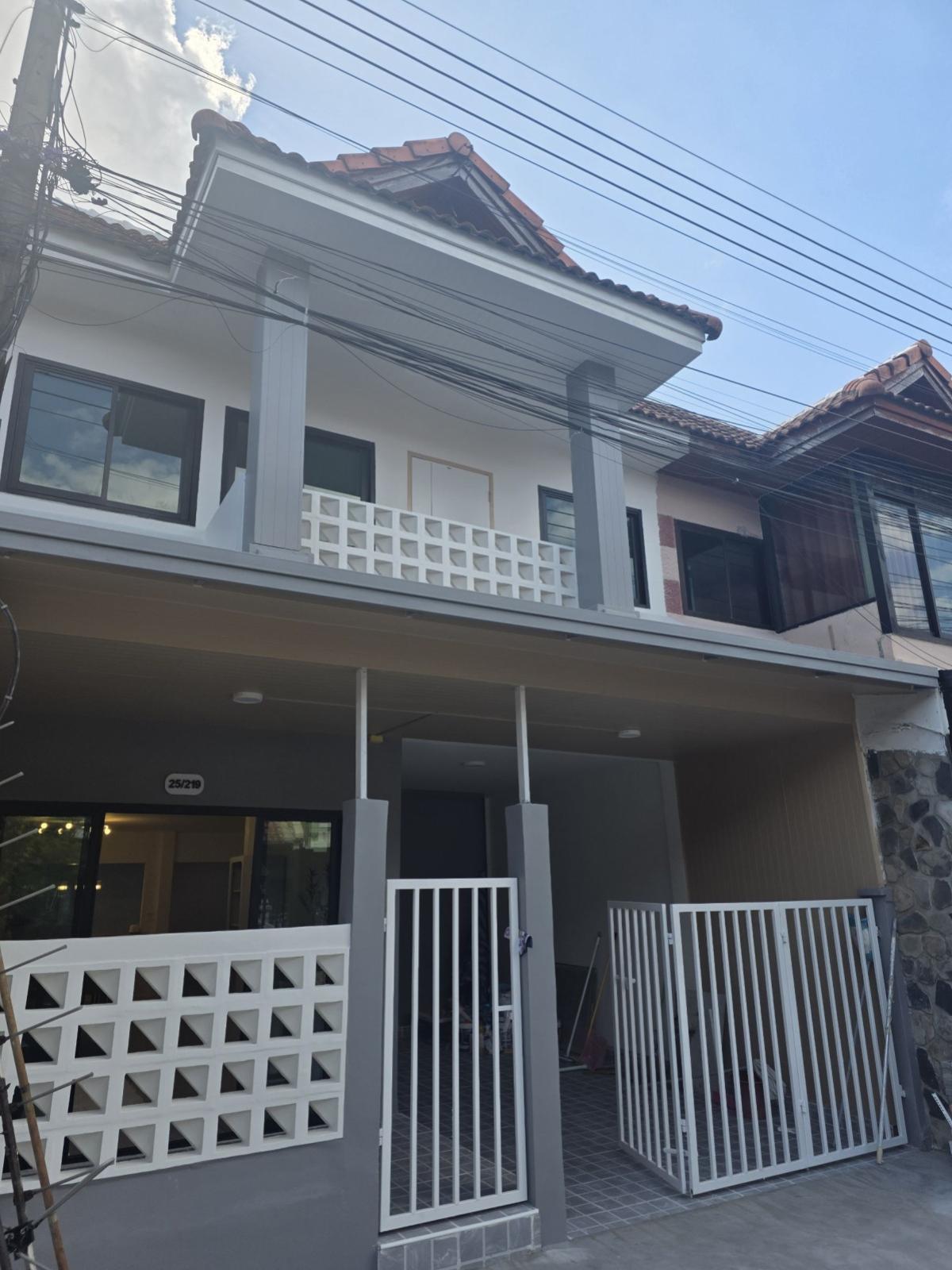 ขายทาวน์โฮมปทุมธานี รังสิต ธรรมศาสตร์ : ขายทาวน์เฮ้าส์/ทาวน์โฮม  วรางกูล คลอง 3 ลาดสวาย ลำลูกกา ปทุมธานี CX-147678