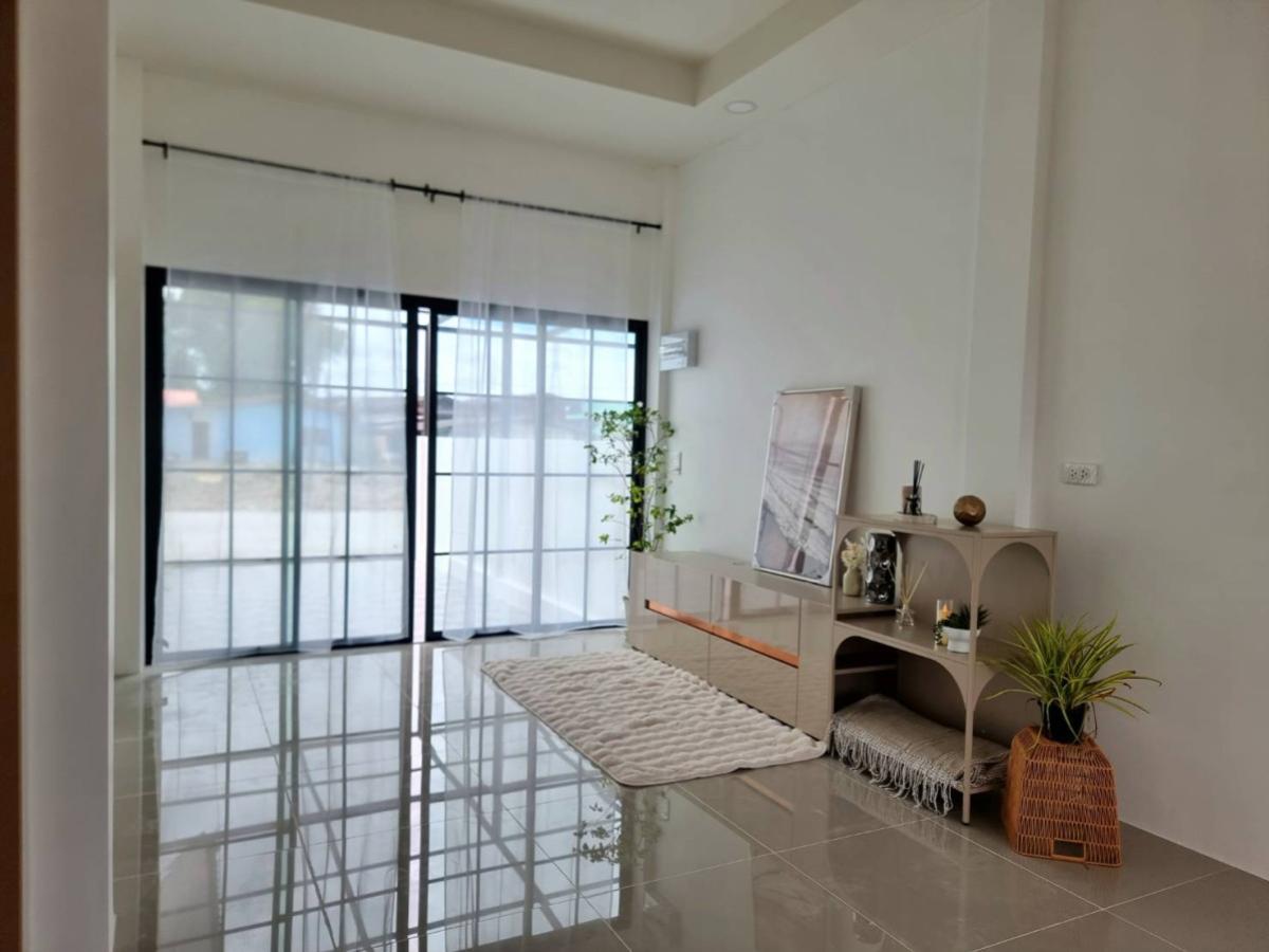 ขายทาวน์โฮมระยอง : ขายทาวน์เฮ้าส์มินิมอล มาบตาพุด ,ระยอง หน้ากว้าง รีโนเวทใหม่ เนินพระ เมืองระยอง ระยอง CX-144622