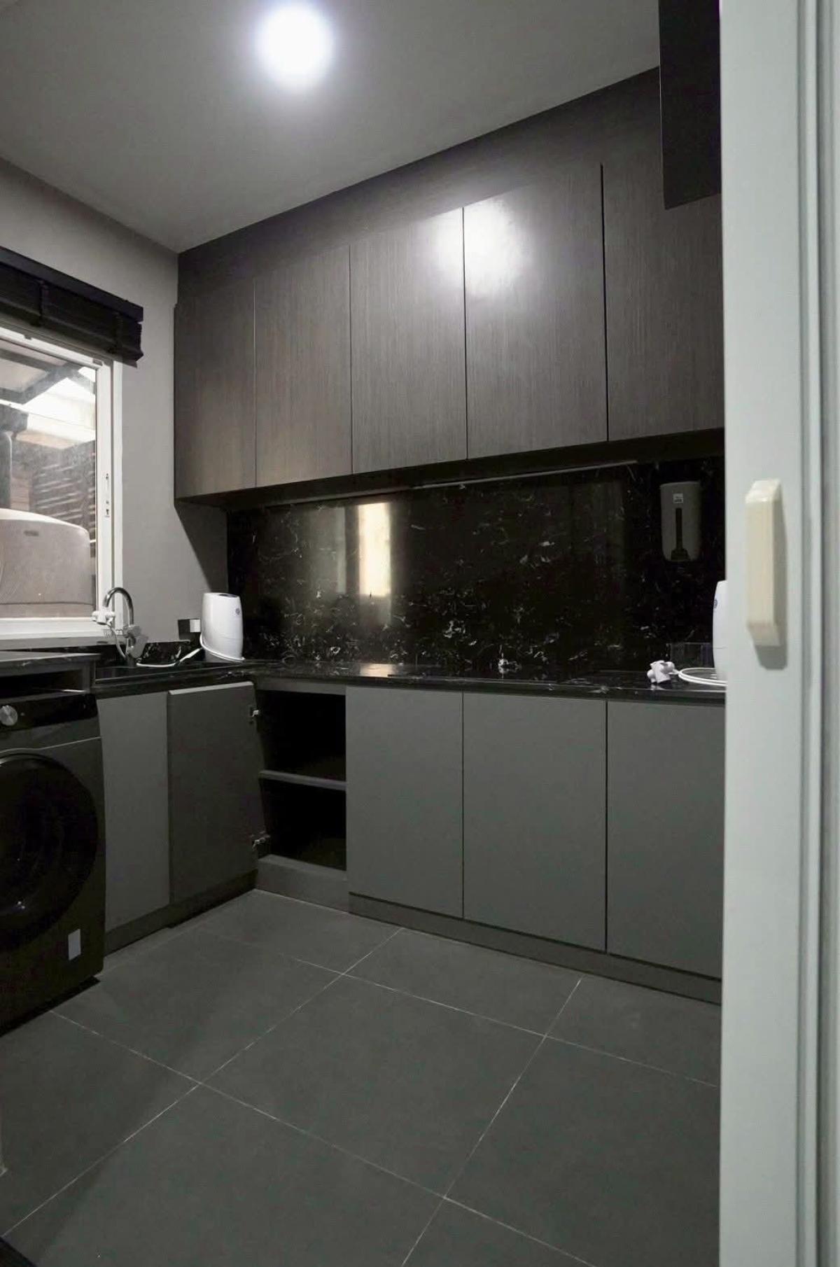 ขายทาวน์โฮมเลียบทางด่วนรามอินทรา : 03/04/2026, ทาวน์โฮมรีโนเวทสุดหรู 3 ชั้น หลังมุม ใจกลางพระราม 9 
พร้อมเฟอร์ครบ ใกล้ MRT ขาย 8.5 ล้าน หรือเช่าเดือนละ 40,000 บาท! 0642748883