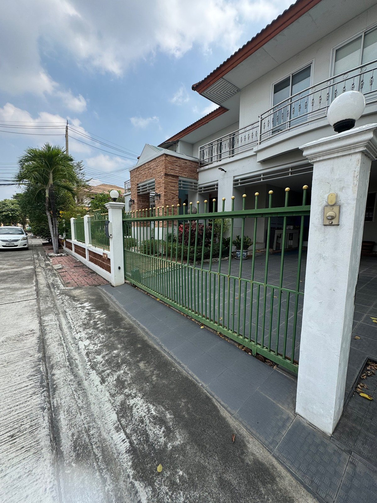 Home OfficeEakachai, Bang Bon : Massive Garden & 1st Floor Luxury Office | 5BR Detached House in Thawatphong Village BangBon5 | Luxuriously Furnished