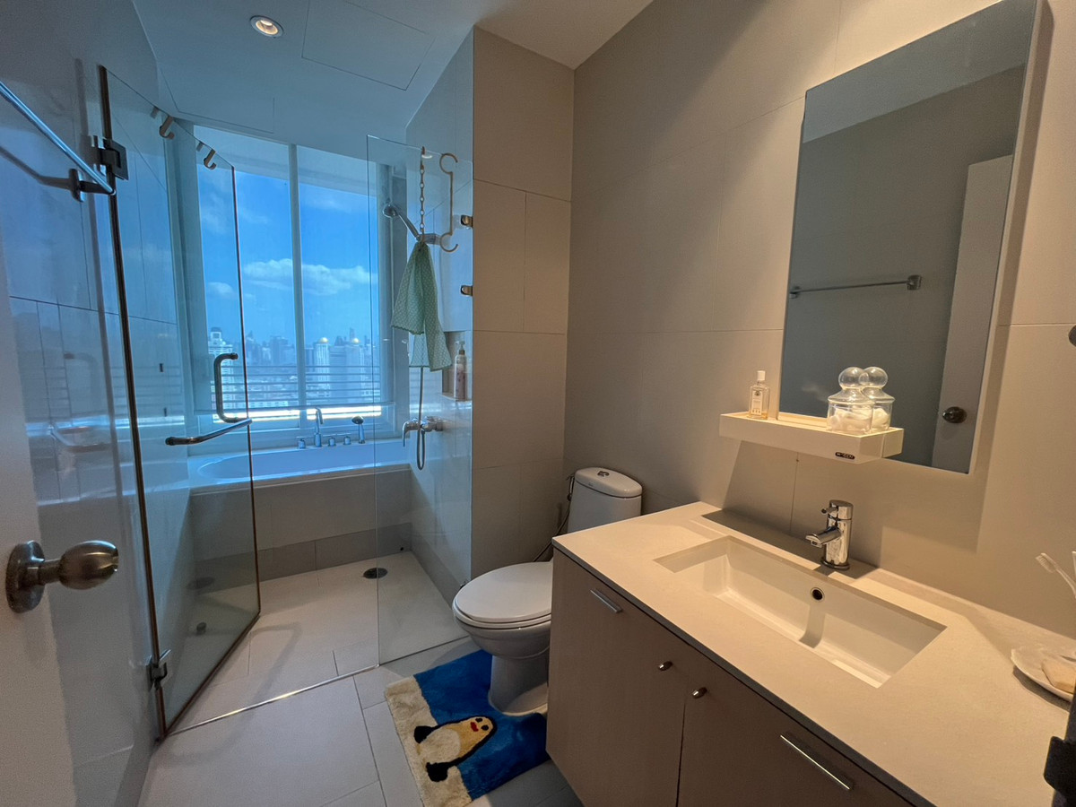 For SaleCondoRatchathewi,Phayathai : Luxury condo Villa Rachatewi 2 bedrooms near BTS RatchathewiSpacious area of 87 sq.m. Price 14.5 million THB with complete facilities!