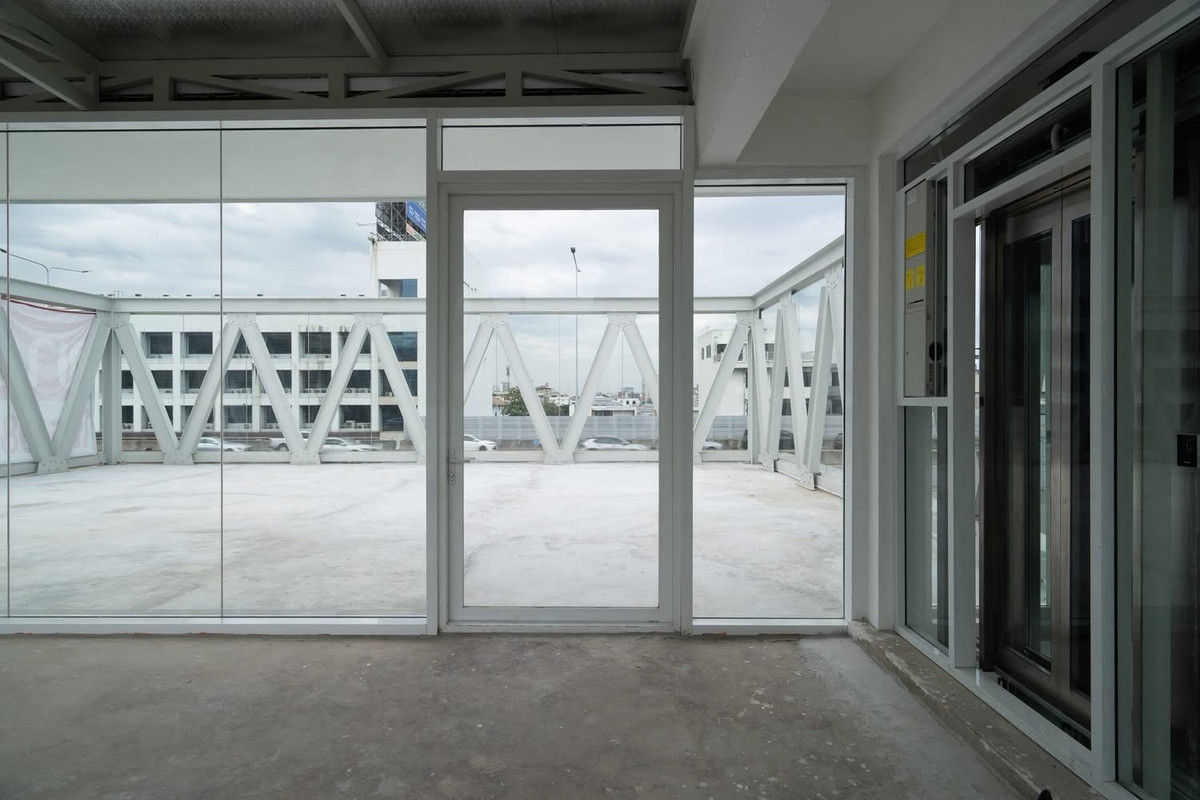 สำนักงานพระราม 9 เพชรบุรีตัดใหม่ RCA : อาคารใหม่  6 ชั้น พระราม 9 ใกล้ทางด่วน ทำเลศักยภาพสูง เหมาะลงทุนปล่อยเช่าหรือทำสำนักงานใหญ่