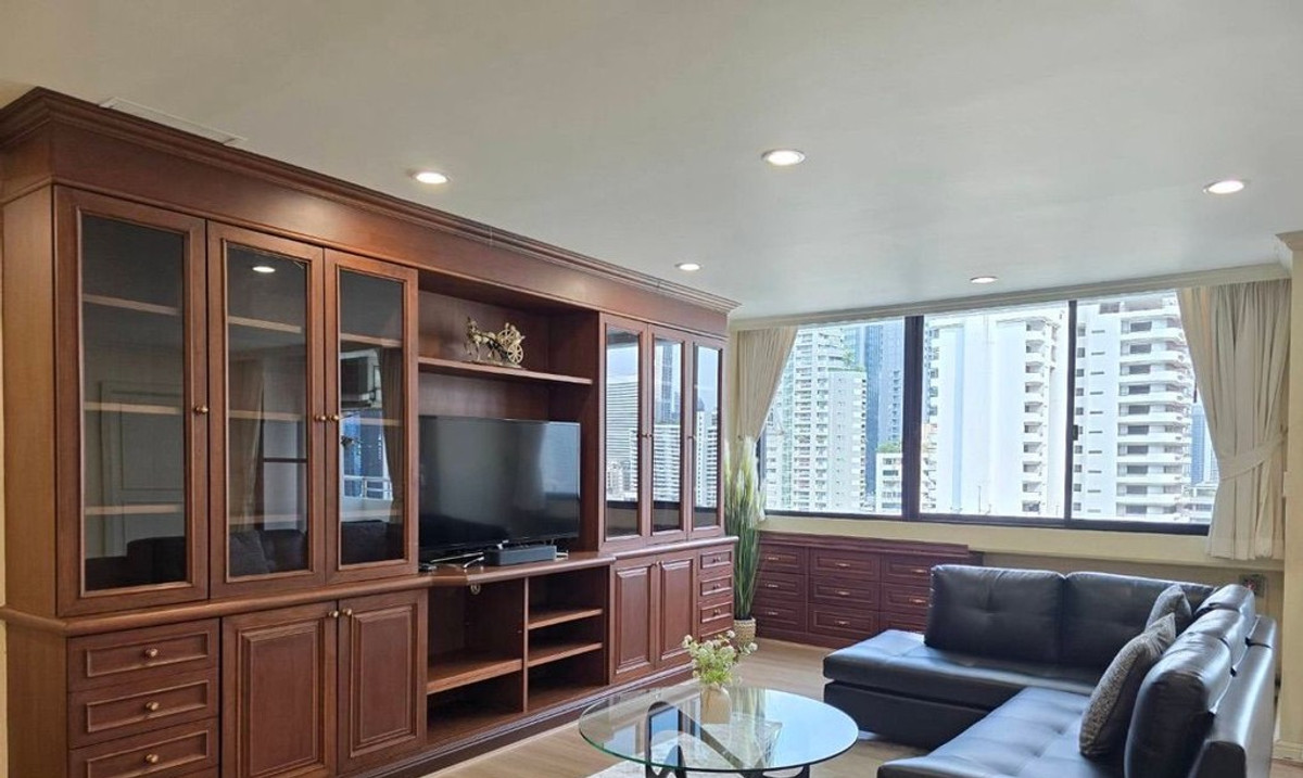 For RentCondoSukhumvit, Asoke, Thonglor : Condo for rent, Sukhumvit Casa Condominium, 2 bedrooms, 2 bathrooms, large size up to 150 sq m, beautiful tall building view, ready to move in.