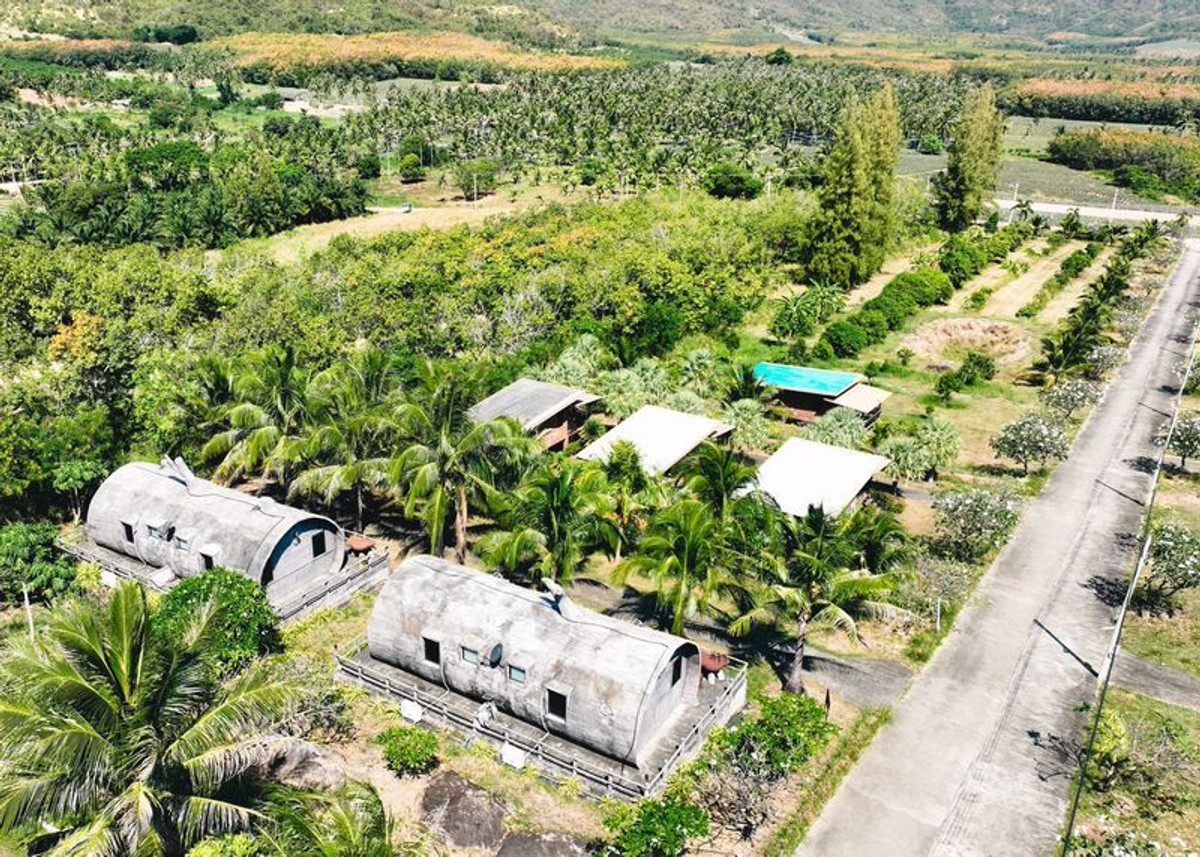 ขายกิจการโรงแรม & กิจการอพาร์ตเมนต์หัวหิน ประจวบคีรีขันธ์ : ขายรีสอร์ทและร้านอาหาร สโนว์แซนด์วิว 360 องศา เนื้อที่ 42 ไร่ 32 ตารางวา ตำบลห้วยทราย อำเภอเมือง จังหวัดประจวบคีรีขันธ์