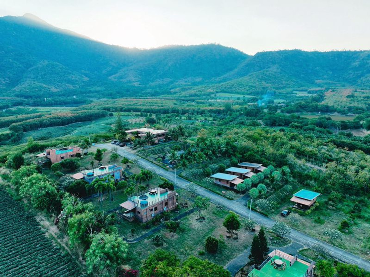 For SaleHotel&Apartment BusinessHuahin, Prachuap Khiri Khan, Pran Buri : Resort and restaurant for sale Snow Sand View 360 degrees, area 42 rai 32 square wa, Huai Sai Subdistrict, Mueang District, Prachuap Khiri Khan Province.