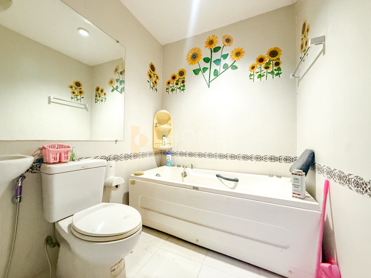 ขายบ้านมีนบุรี-ร่มเกล้า : หลังใหญ่ ใกล้ทางด่วน มีห้องนอนชั้นล่าง 🔥 เค.ซี. เนเชอรัลซิตี้ รามคำแหง / 4 ห้องนอน (ขาย), K.C. Natural City Ramkhamhaeng / 4 Bedrooms (FOR SALE) AA612