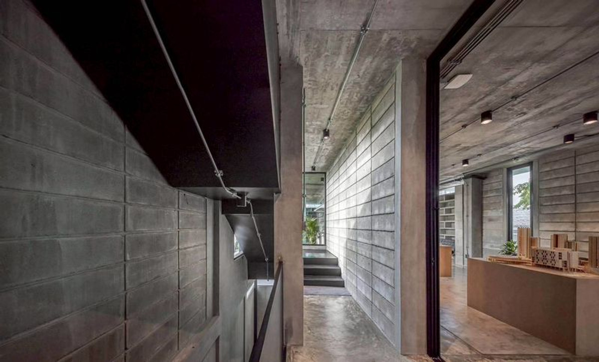 For SaleHome OfficeSapankwai,Jatujak : For sale ‼️ Land with buildings, 3-story building, modern Brutal Loft style, premium level, area 82 square meters, 4 work rooms, 3 bathrooms, 2 meeting rooms, Lat Phrao Road, Chandrakasem Subdistrict, Chatuchak District, Bangkok.