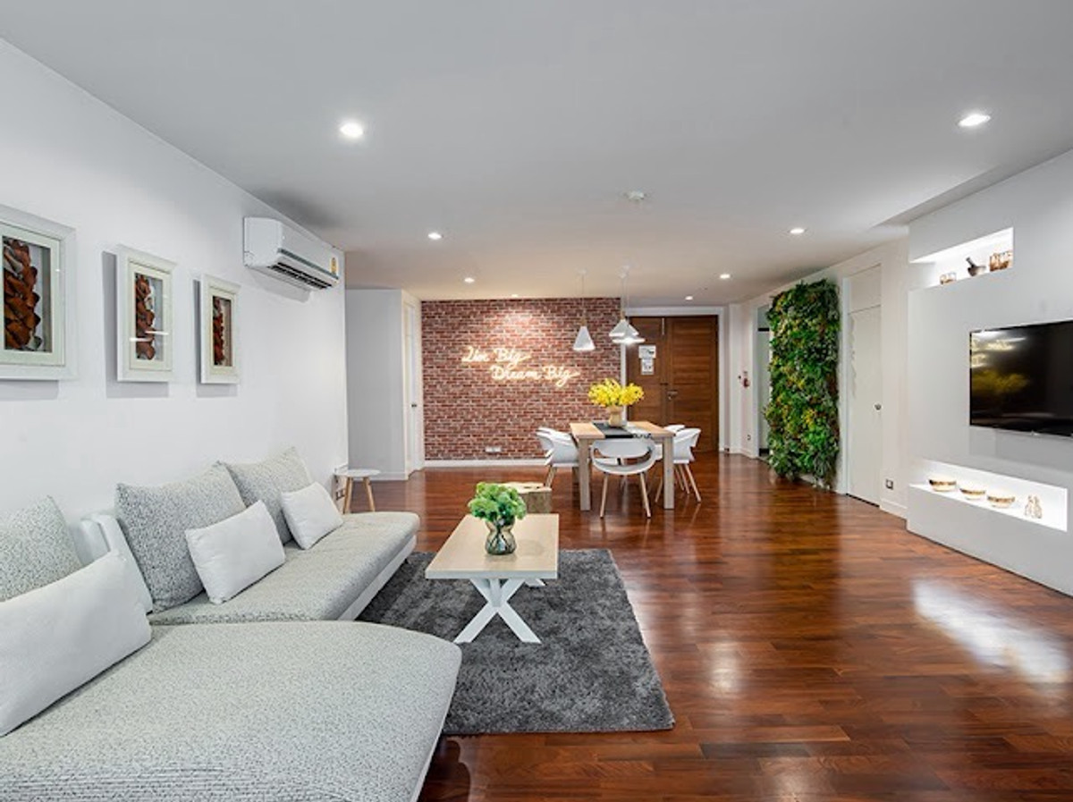 For RentCondoWitthayu, Chidlom, Langsuan, Ploenchit : 4 Bedroom Condo for Rent Tonson Area near Lumphini Park, 300 sq.m Spacious Unit