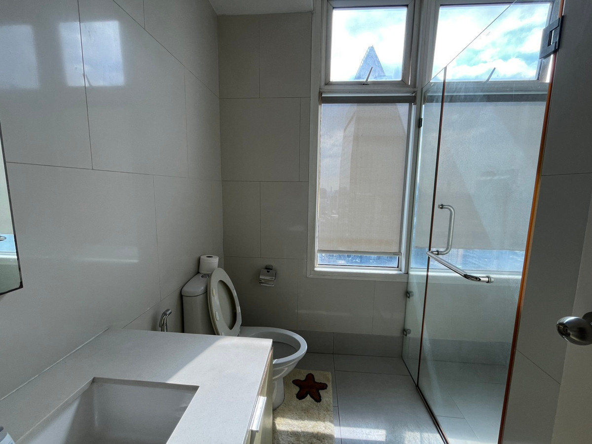 For SaleCondoRatchathewi,Phayathai : Luxury condo Villa Rachatewi 2 bedrooms near BTS RatchathewiSpacious area of 87 sq.m. Price 14.5 million THB with complete facilities!