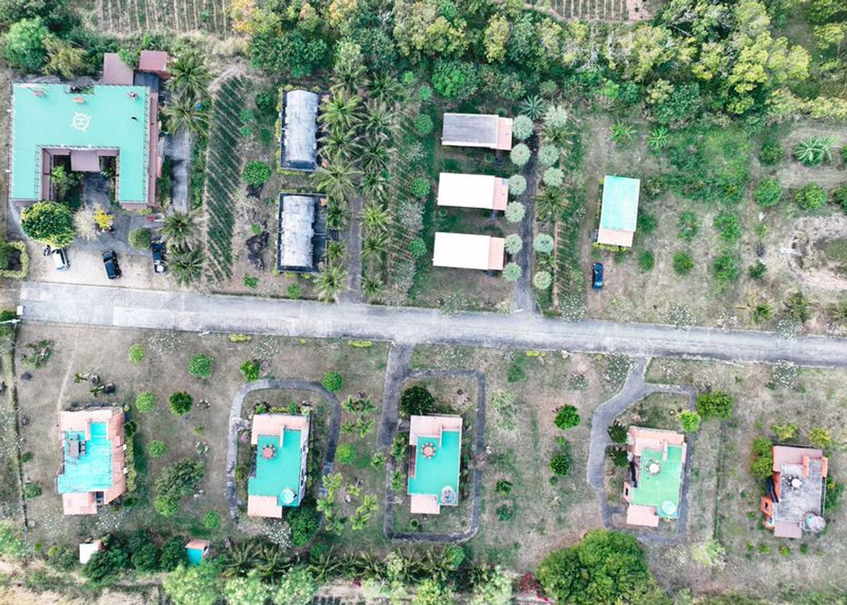 ขายกิจการโรงแรม & กิจการอพาร์ตเมนต์หัวหิน ประจวบคีรีขันธ์ : ขายรีสอร์ทและร้านอาหาร สโนว์แซนด์วิว 360 องศา เนื้อที่ 42 ไร่ 32 ตารางวา ตำบลห้วยทราย อำเภอเมือง จังหวัดประจวบคีรีขันธ์