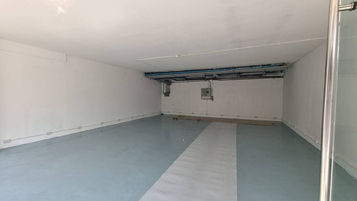 ให้เช่าร้านค้า/ตลาดนัดสุขุมวิท อโศก ทองหล่อ : ทองหล่อ ให้เช่า พื้นที่ 80 ตรม. ติดริมถนน เหมาะทำโชว์รูม ขายสินค้าหรู เช่น ขายเพชร กระเป๋าแบรนเนม wellness (โทรมาเลยมีให้เลือกหลายที่ ในสุขุมวิท)