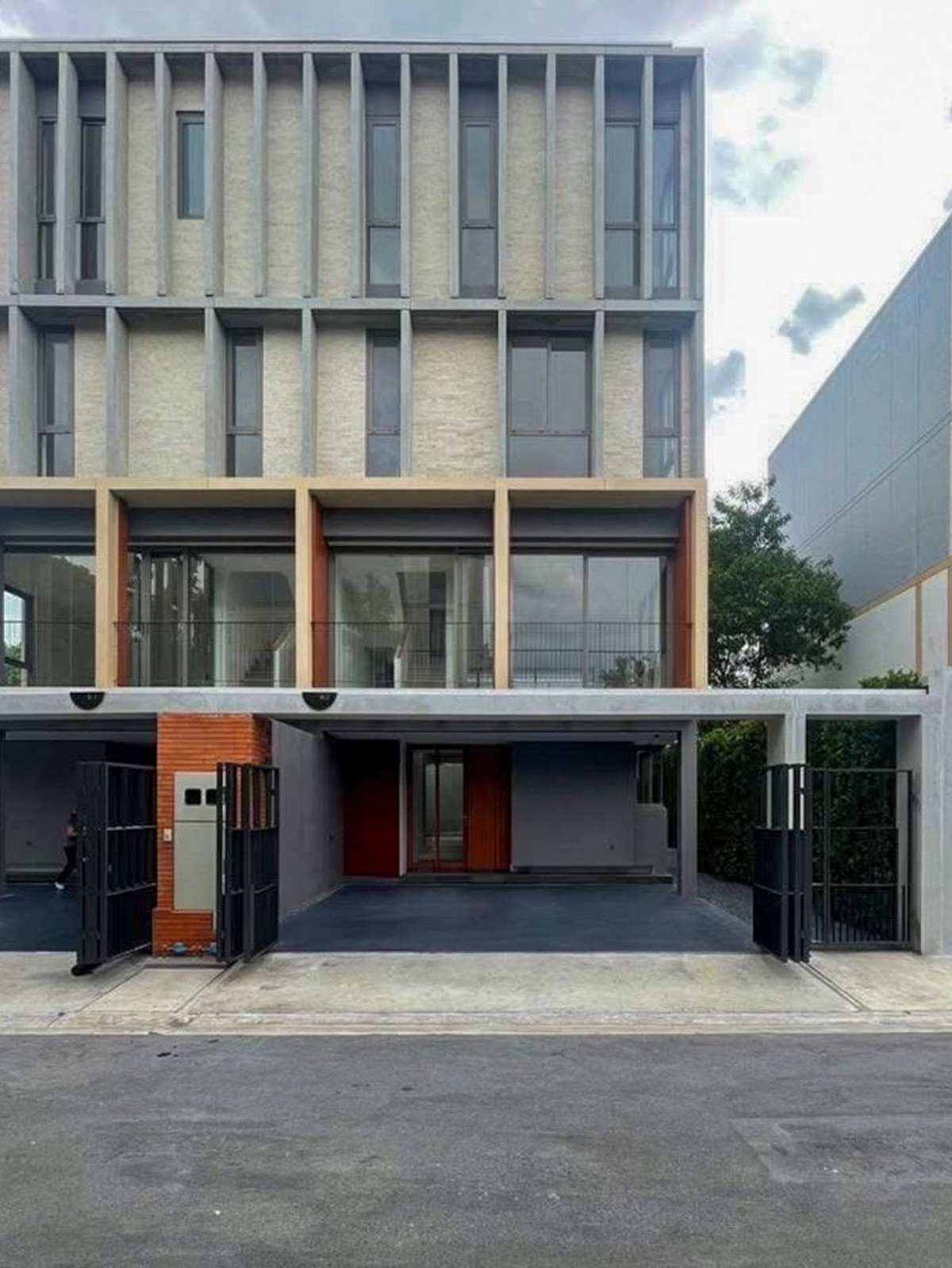 For SaleTownhomeMin Buri, Romklao : Thepa Ramkhamhaeng 118 / 3 Bedrooms (For Sale), Dhepa Ramkhamhaeng 118 / 3 Bedrooms (FOR SALE) BZD147