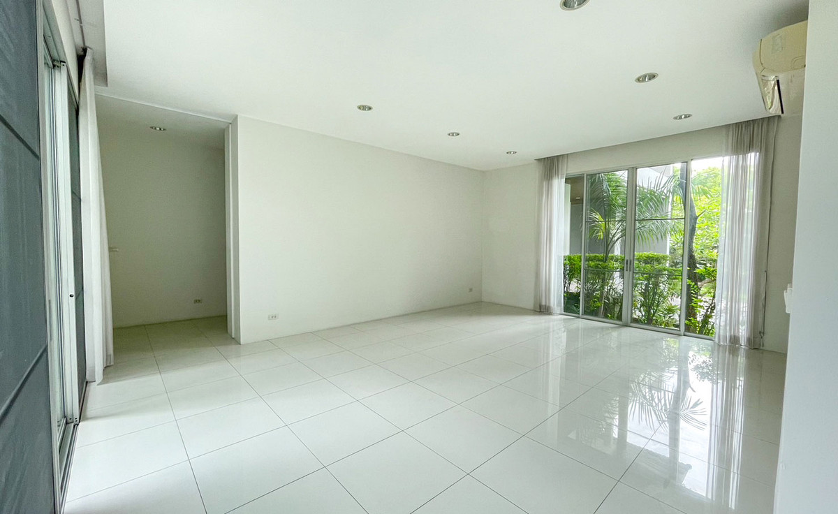 ขายบ้านนนทบุรี บางใหญ่ บางบัวทอง : 🔥ขายด่วน! บ้านสุดหรู พร้อมสระว่ายน้ำ Nichada Park (5+1 ห้องนอน 8 ห้องน้ำ)