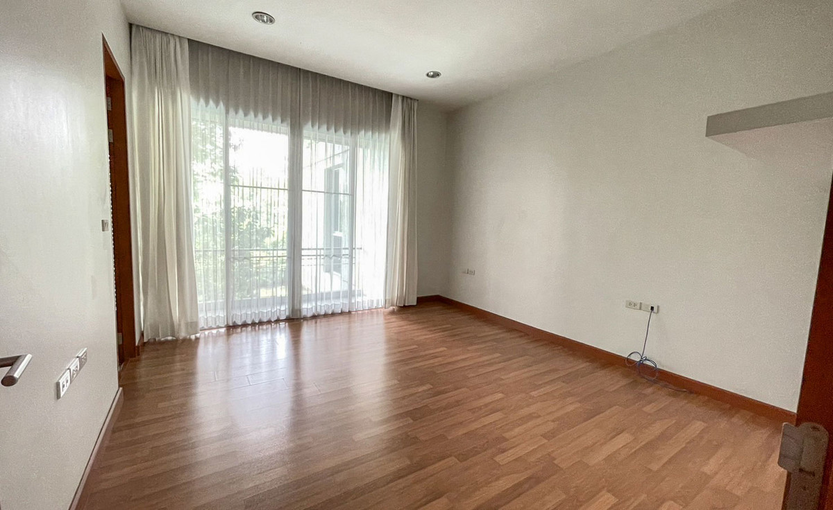 ขายบ้านนนทบุรี บางใหญ่ บางบัวทอง : 🔥ขายด่วน! บ้านสุดหรู พร้อมสระว่ายน้ำ Nichada Park (5+1 ห้องนอน 8 ห้องน้ำ)