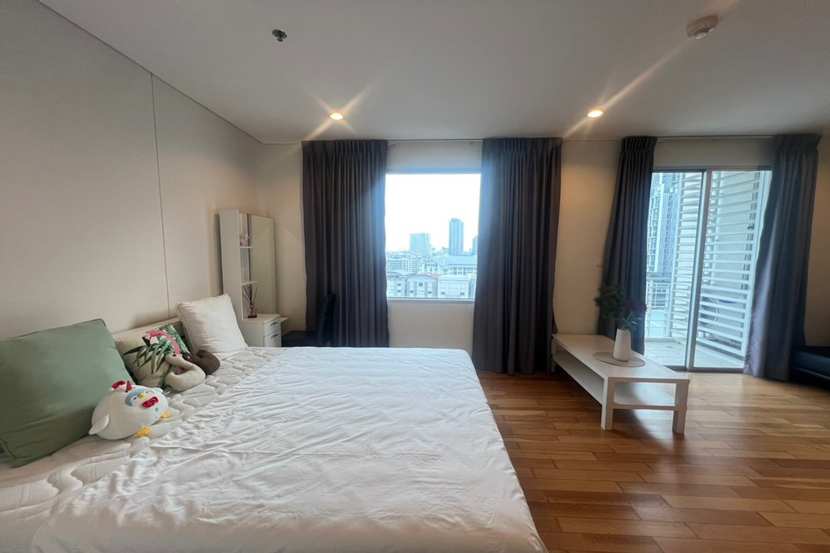 For RentCondoWongwianyai, Charoennakor : 🔥 For Rent !! large room, high floor !! 🔥 Code C20231000381..........Villa Sathorn, Studio room, 1 bathroom, furnished, ready to move in📣📣
