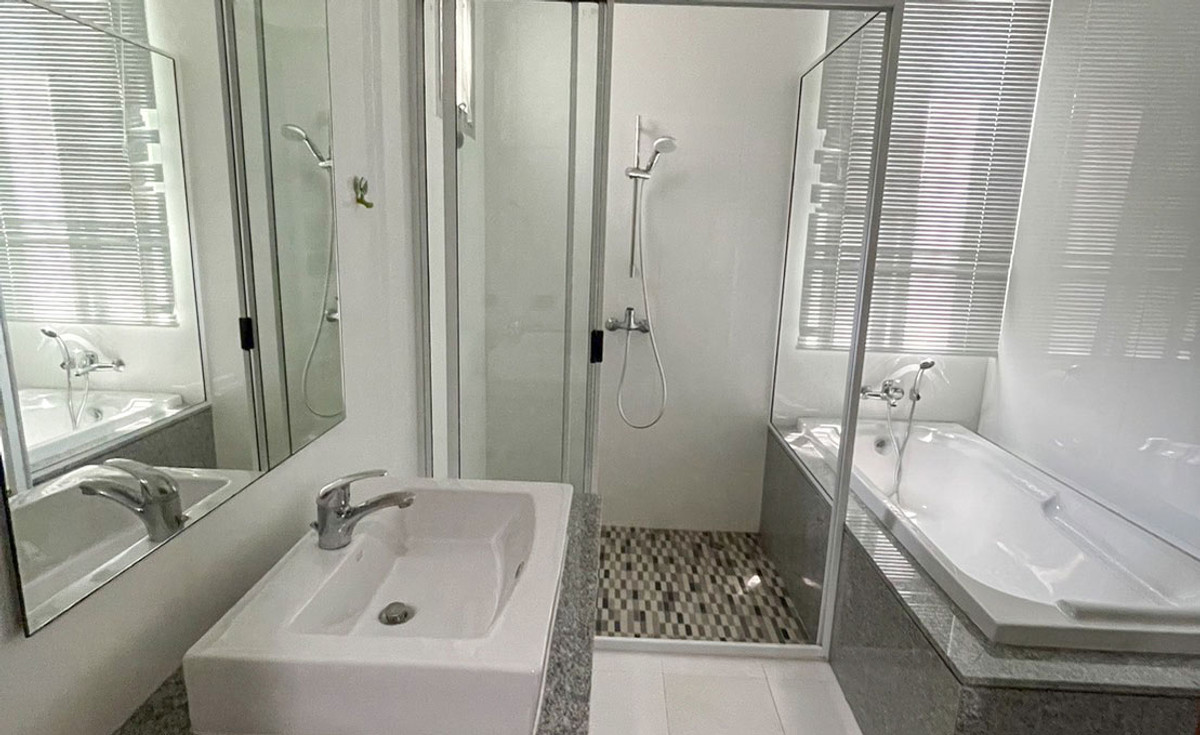 ขายบ้านนนทบุรี บางใหญ่ บางบัวทอง : 🔥ขายด่วน! บ้านสุดหรู พร้อมสระว่ายน้ำ Nichada Park (5+1 ห้องนอน 8 ห้องน้ำ)