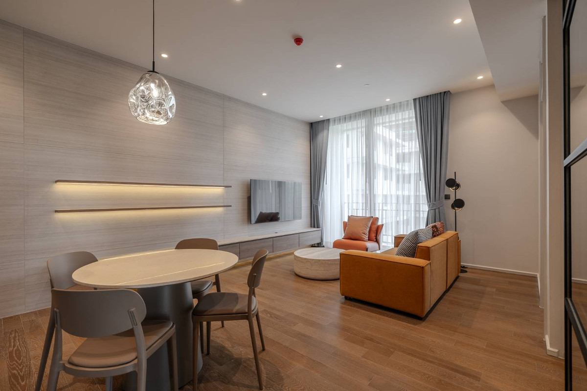 ให้เช่าคอนโดวิทยุ ชิดลม หลังสวน : คอนโดหรู 2 ห้องนอน ทำเลหลังสวน ใกล้ BTS ชิดลม เช่าเพียง 120,000 บาท/เดือน พร้อมสิ่งอำนวยความสะดวกครบ!