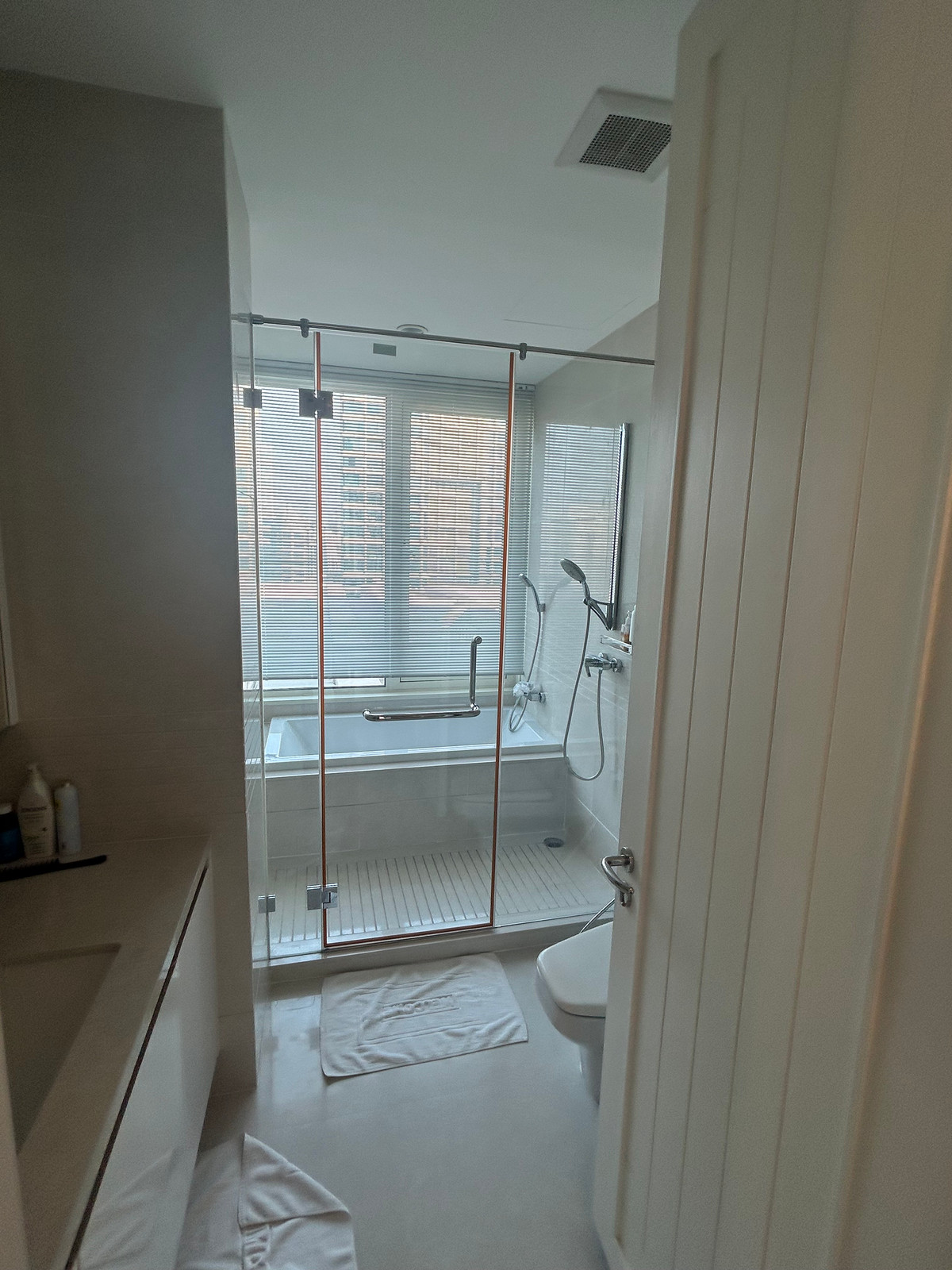 ให้เช่าคอนโดวิทยุ ชิดลม หลังสวน : ให้เช่าคอนโดหรู Q Langsuan 2 ห้องนอน 113.53 ตร.ม. วิวสูง ใกล้ BTS ชิดลม | 100,000 บาท/เดือน