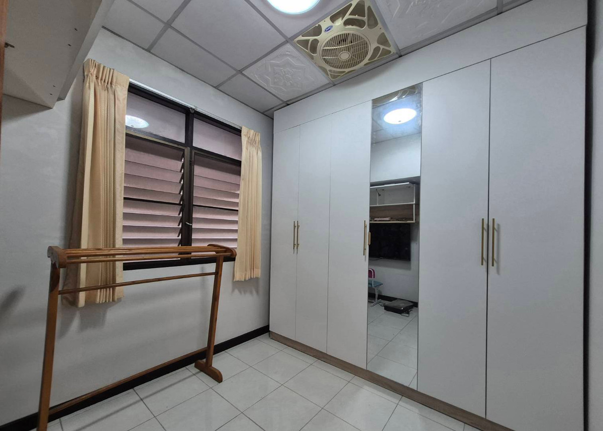 For SaleTownhomePinklao, Charansanitwong : "Looking for a house in Ratchaphruek with a budget of less than 3 million baht, get a lot of space. Only after this!! ”