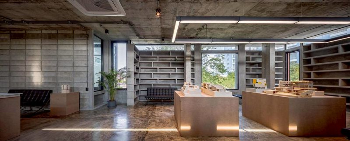 For SaleHome OfficeSapankwai,Jatujak : For sale ‼️ Land with buildings, 3-story building, modern Brutal Loft style, premium level, area 82 square meters, 4 work rooms, 3 bathrooms, 2 meeting rooms, Lat Phrao Road, Chandrakasem Subdistrict, Chatuchak District, Bangkok.