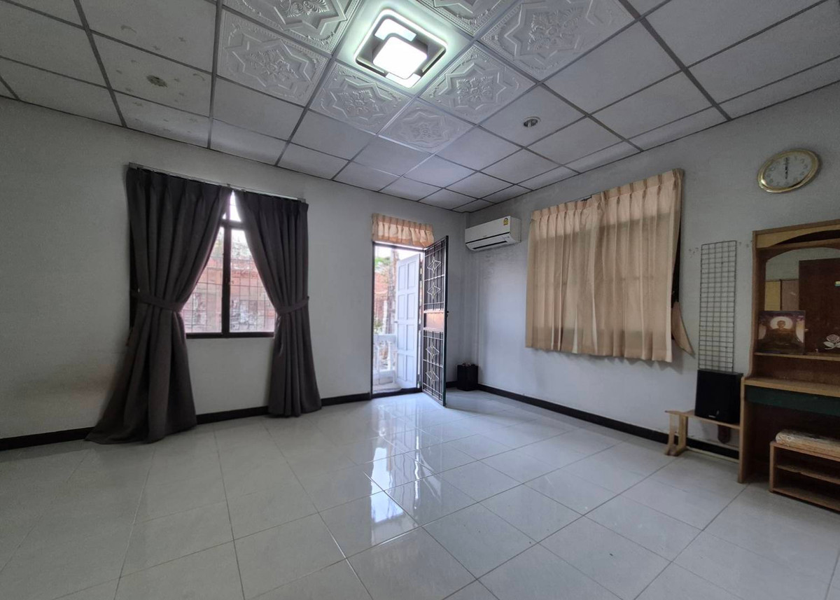 For SaleTownhomePinklao, Charansanitwong : "Looking for a house in Ratchaphruek with a budget of less than 3 million baht, get a lot of space. Only after this!! ”