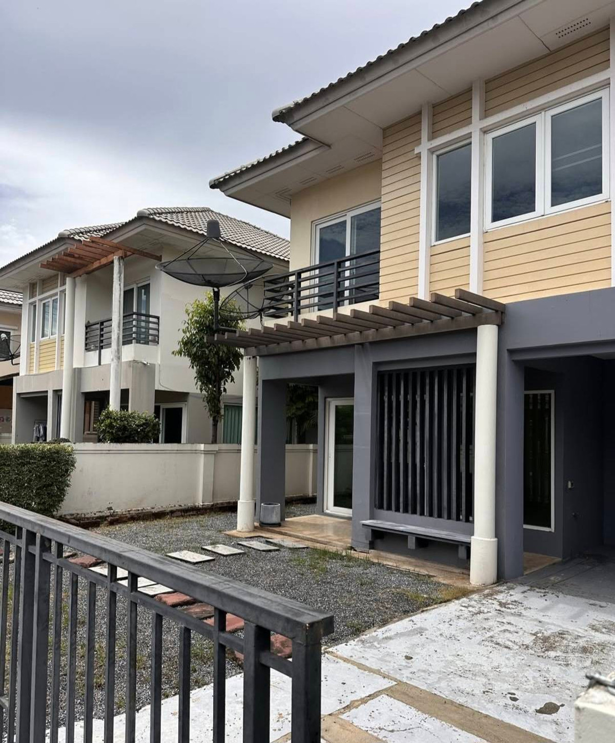 For RentHouseBang kae, Phetkasem : House for rent, Pruksa Serenity Village 1, Soi Phetkasem 81 (Ma Charoen Road), 2-story detached house, size 45 square meters, 3 bedrooms, 2 bathrooms, beautiful house, ready to move in.