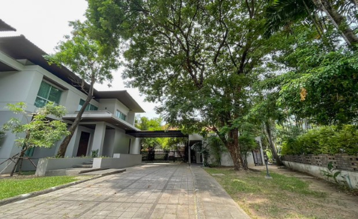 ขายบ้านนนทบุรี บางใหญ่ บางบัวทอง : 🔥ขายด่วน! บ้านสุดหรู พร้อมสระว่ายน้ำ Nichada Park (5+1 ห้องนอน 8 ห้องน้ำ)