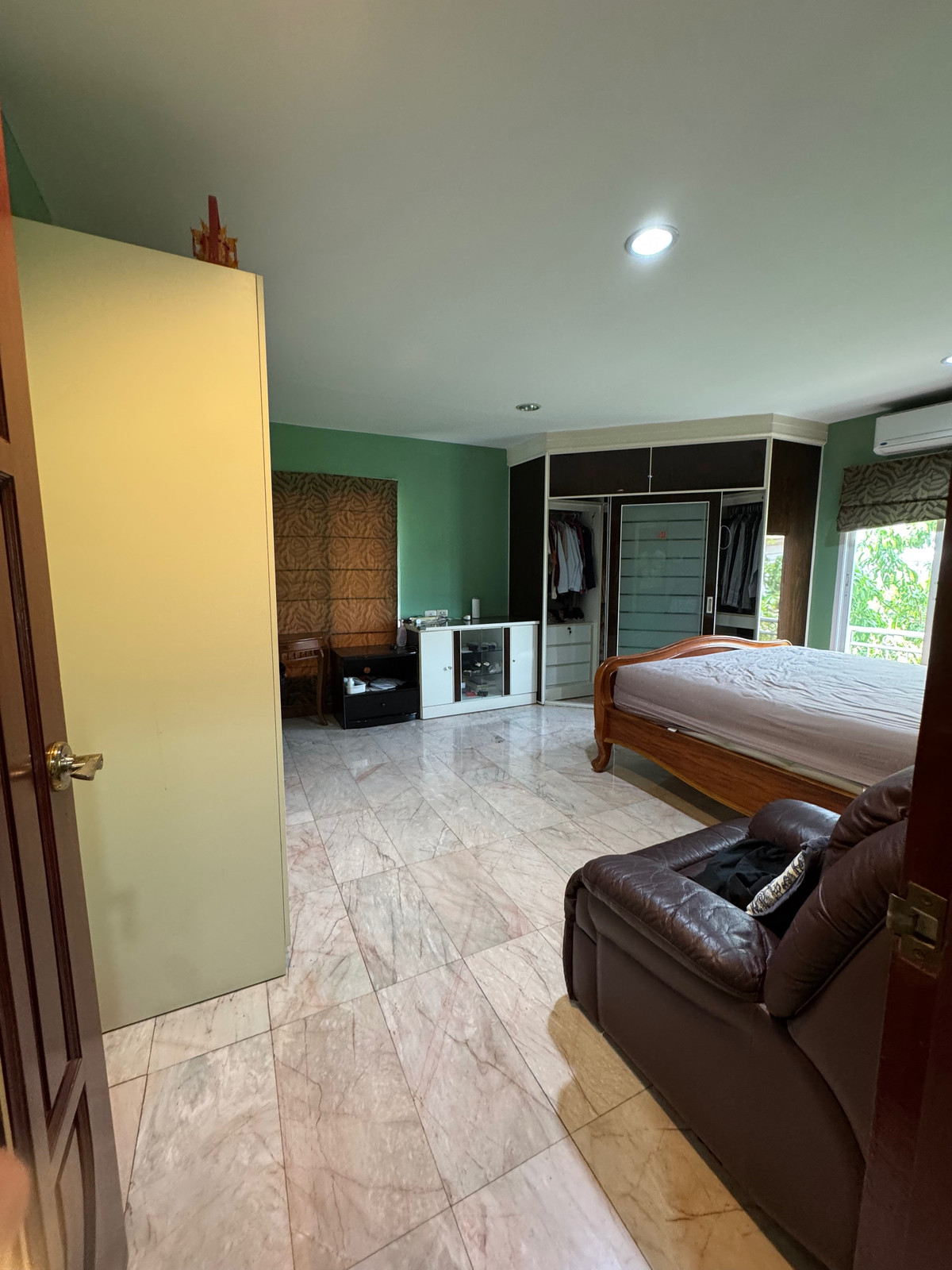 Home OfficeEakachai, Bang Bon : Massive Garden & 1st Floor Luxury Office | 5BR Detached House in Thawatphong Village BangBon5 | Luxuriously Furnished