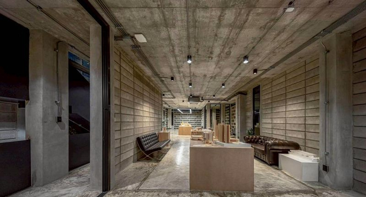 For SaleHome OfficeSapankwai,Jatujak : For sale ‼️ Land with buildings, 3-story building, modern Brutal Loft style, premium level, area 82 square meters, 4 work rooms, 3 bathrooms, 2 meeting rooms, Lat Phrao Road, Chandrakasem Subdistrict, Chatuchak District, Bangkok.