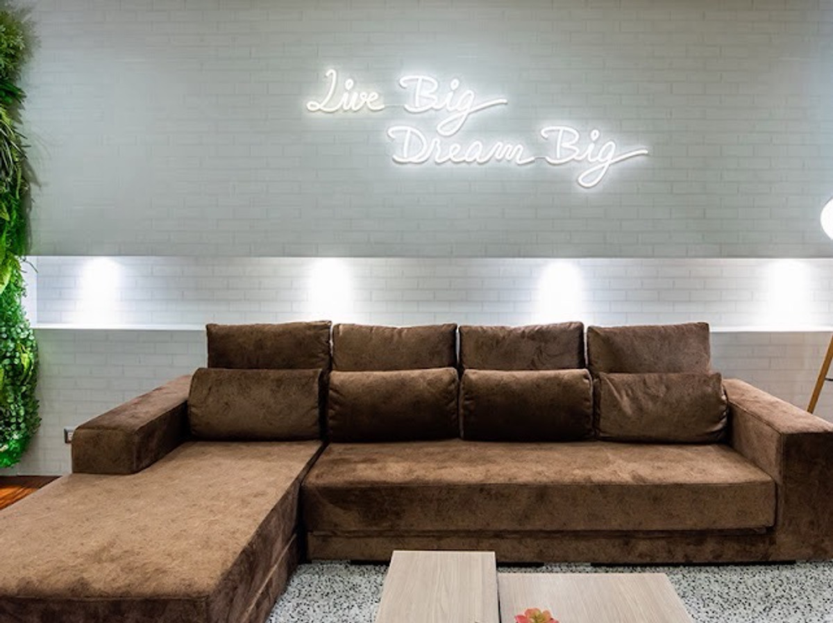 ให้เช่าคอนโดวิทยุ ชิดลม หลังสวน : คอนโด 2 ห้องนอน ขนาดใหญ่ 150 ตร.ม. ย่านต้นสน ใกล้สวนลุมพินี และ Central Embassy
