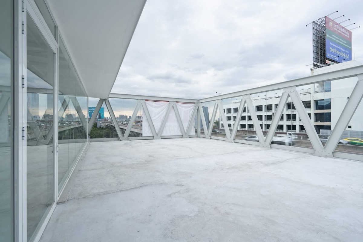 สำนักงานพระราม 9 เพชรบุรีตัดใหม่ RCA : อาคารใหม่  6 ชั้น พระราม 9 ใกล้ทางด่วน ทำเลศักยภาพสูง เหมาะลงทุนปล่อยเช่าหรือทำสำนักงานใหญ่