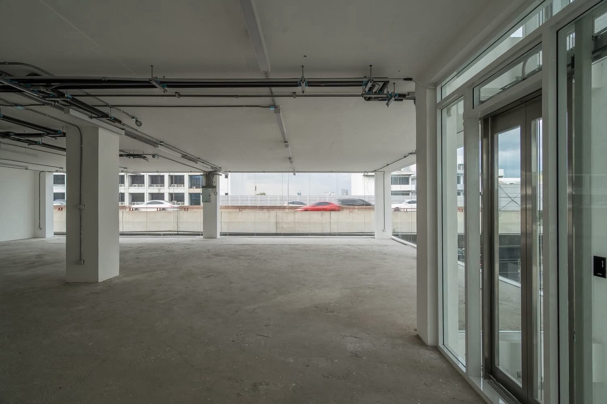 สำนักงานพระราม 9 เพชรบุรีตัดใหม่ RCA : อาคารใหม่  6 ชั้น พระราม 9 ใกล้ทางด่วน ทำเลศักยภาพสูง เหมาะลงทุนปล่อยเช่าหรือทำสำนักงานใหญ่