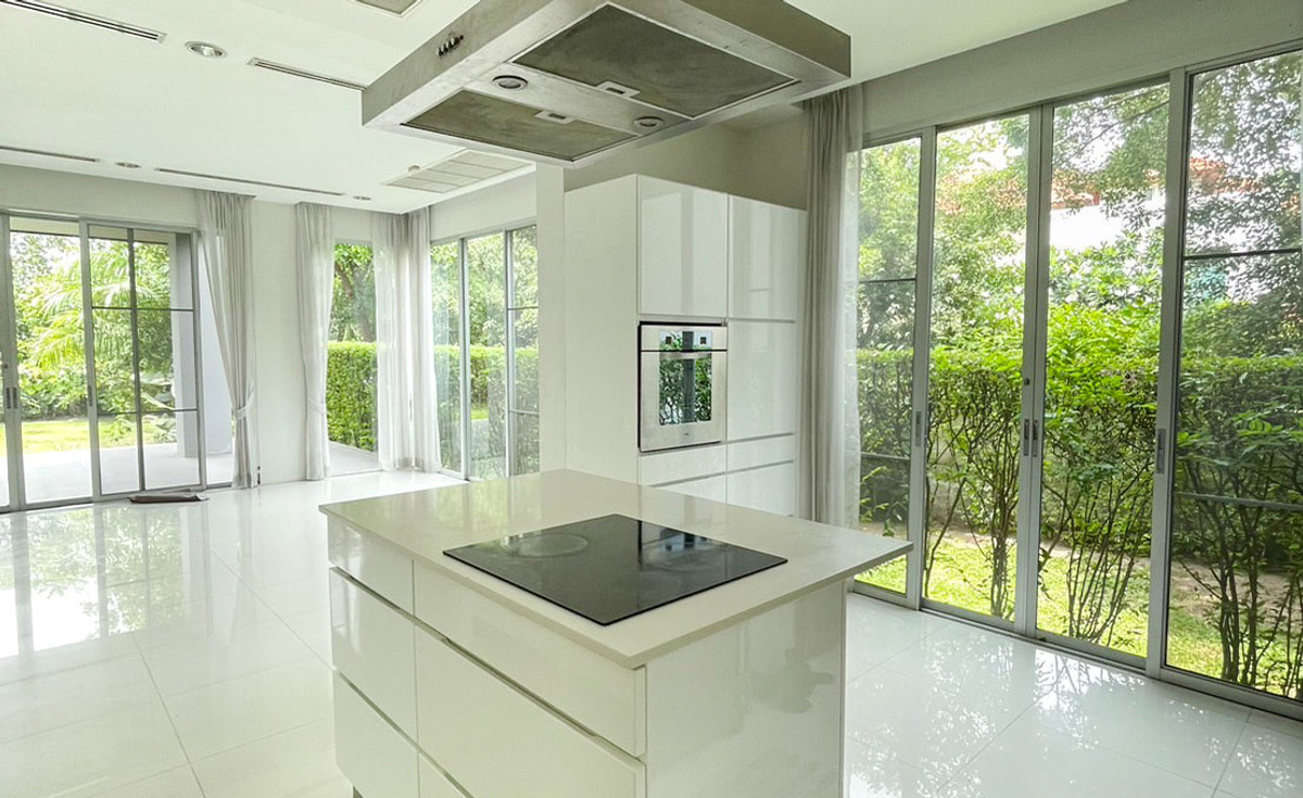 ขายบ้านนนทบุรี บางใหญ่ บางบัวทอง : 🔥ขายด่วน! บ้านสุดหรู พร้อมสระว่ายน้ำ Nichada Park (5+1 ห้องนอน 8 ห้องน้ำ)