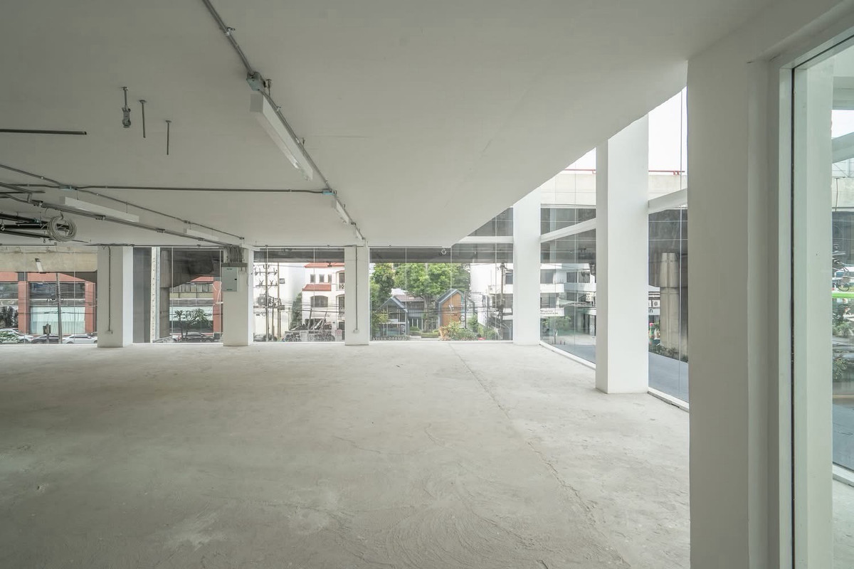 สำนักงานพระราม 9 เพชรบุรีตัดใหม่ RCA : อาคารใหม่  6 ชั้น พระราม 9 ใกล้ทางด่วน ทำเลศักยภาพสูง เหมาะลงทุนปล่อยเช่าหรือทำสำนักงานใหญ่