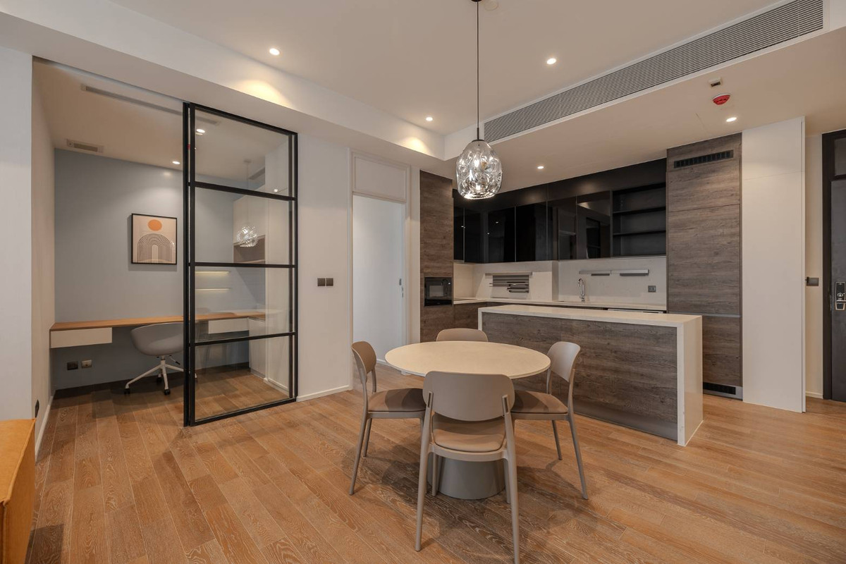 For RentCondoWitthayu, Chidlom, Langsuan, Ploenchit : Luxury condo with 2 bedrooms located behind Suan, near BTS Chit LomRent for only 120,000 Baht/month with complete amenities!