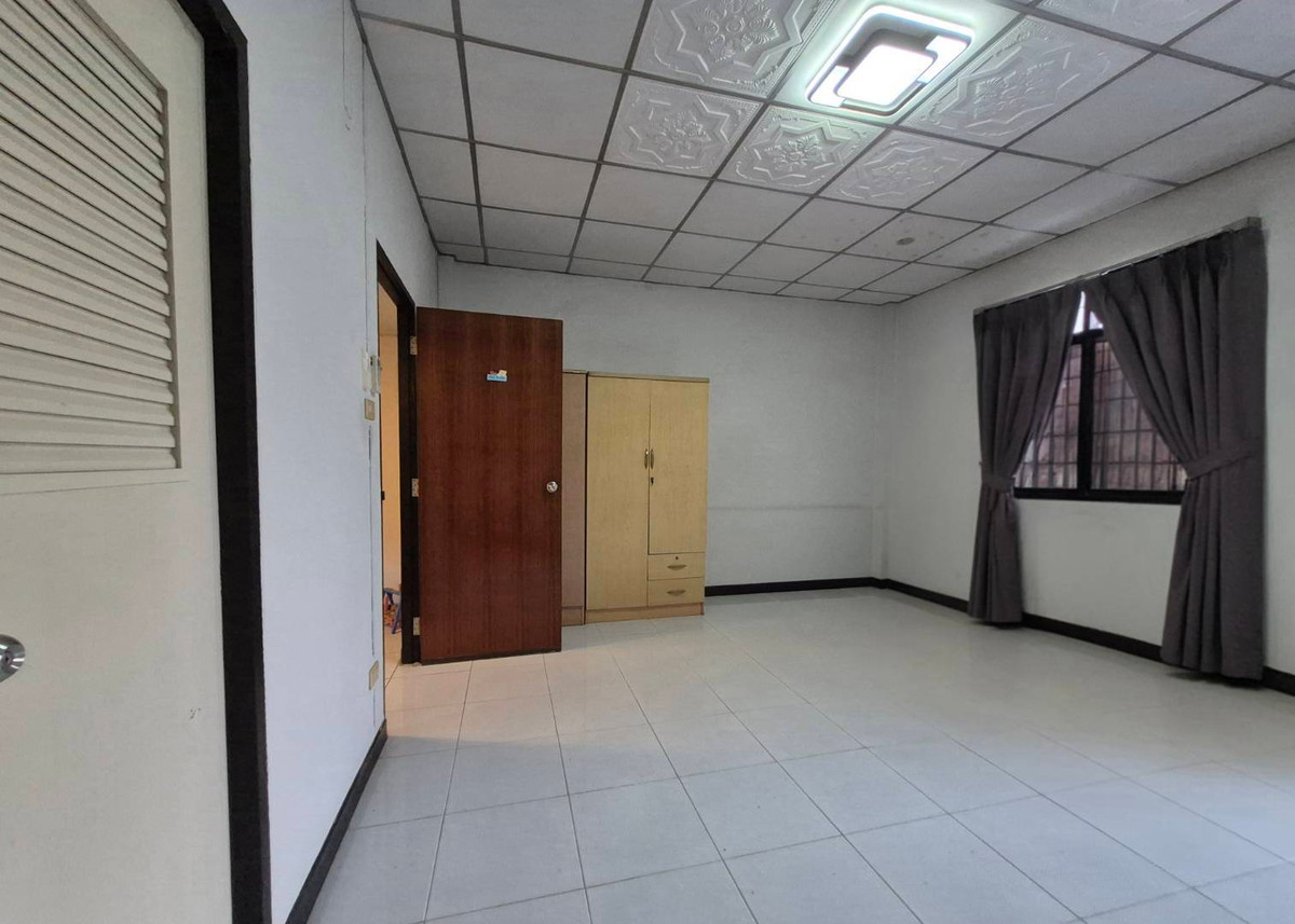 For SaleTownhomePinklao, Charansanitwong : "Looking for a house in Ratchaphruek with a budget of less than 3 million baht, get a lot of space. Only after this!! ”