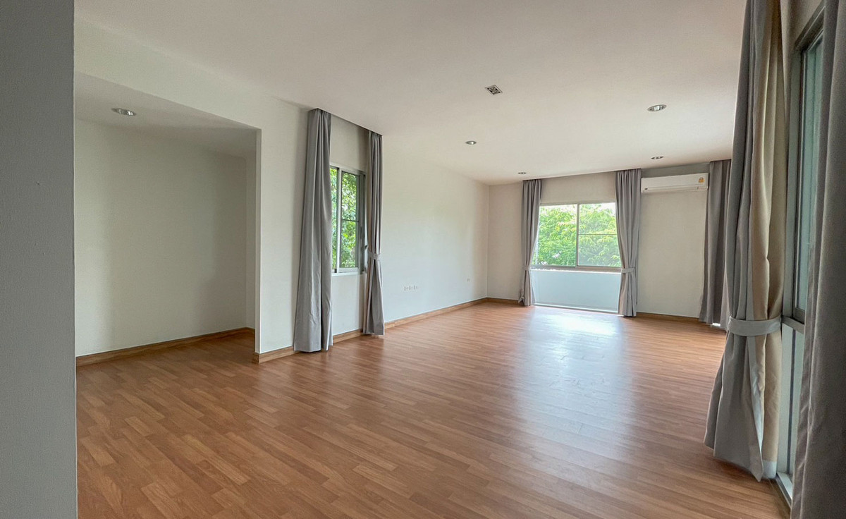 ขายบ้านนนทบุรี บางใหญ่ บางบัวทอง : 🔥ขายด่วน! บ้านสุดหรู พร้อมสระว่ายน้ำ Nichada Park (5+1 ห้องนอน 8 ห้องน้ำ)