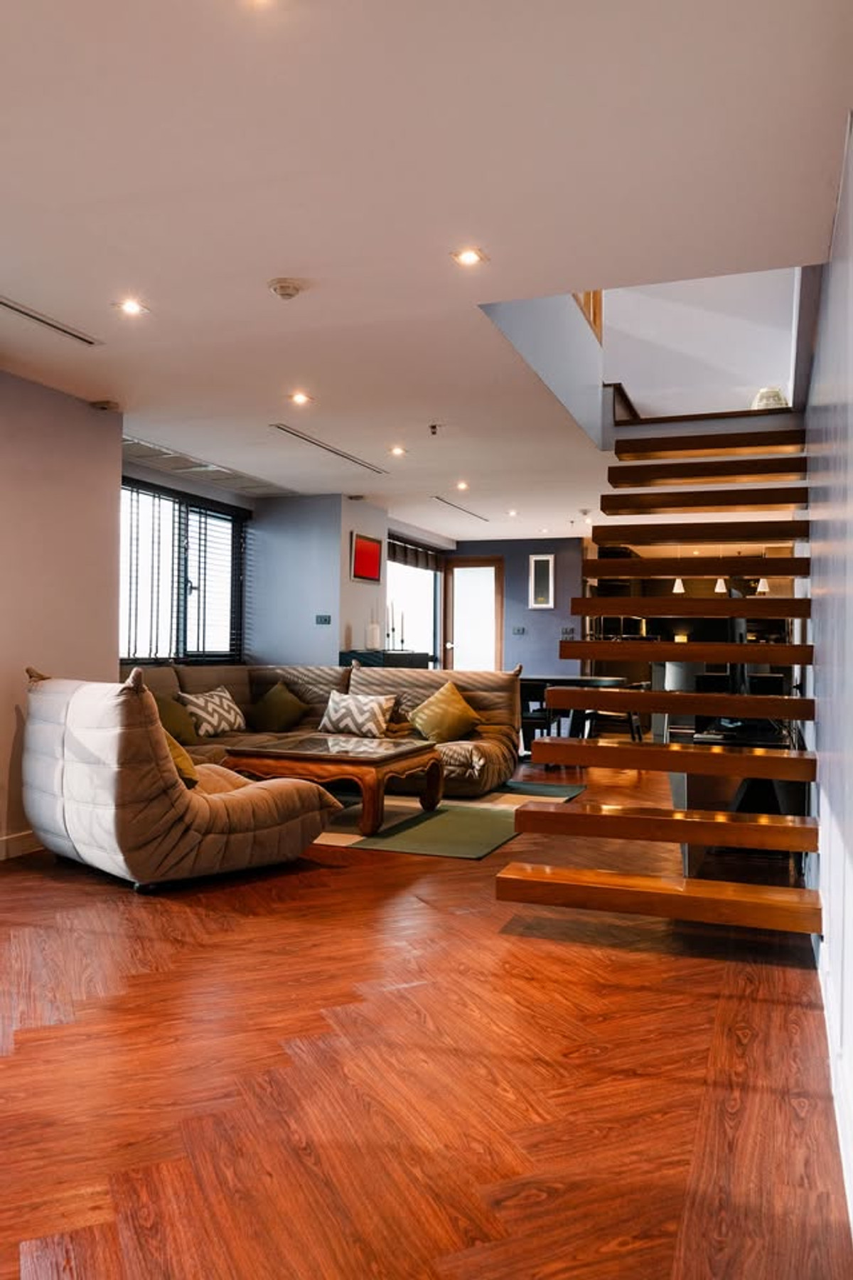 ให้เช่าคอนโดนานา : ให้เช่าคอนโด Sukhumvit Suite Penthouse Duplex  2 ห้องนอน 3 ห้องน้ำ ขนาด 123 ตรม. ชั้นสูง ห้องไม่บล็อควิว เฟอร์นิเจอร์เเละเครื่องใช้ไฟฟ้าครบ พร้อมเข้าอยู่ 