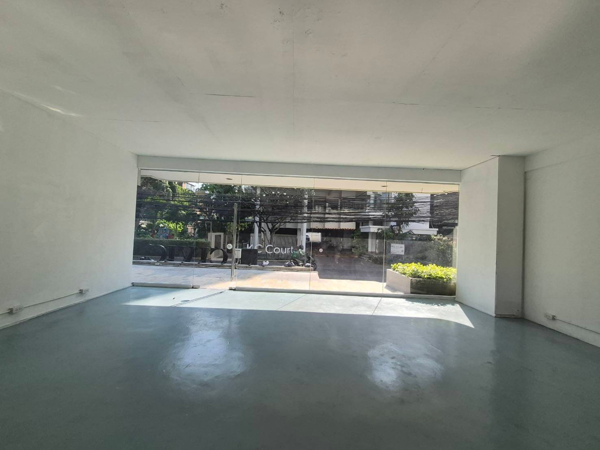 ให้เช่าร้านค้า/ตลาดนัดสุขุมวิท อโศก ทองหล่อ : ทองหล่อ ให้เช่า พื้นที่ 80 ตรม. ติดริมถนน เหมาะทำโชว์รูม ขายสินค้าหรู เช่น ขายเพชร กระเป๋าแบรนเนม wellness (โทรมาเลยมีให้เลือกหลายที่ ในสุขุมวิท)