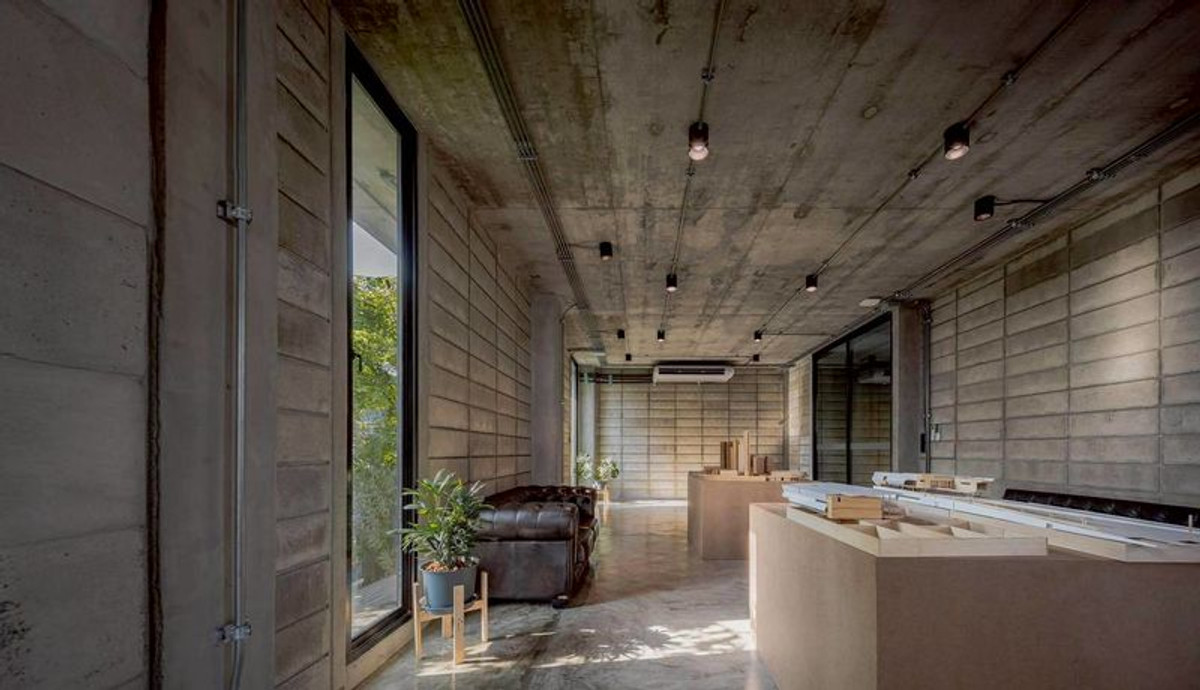 For SaleHome OfficeSapankwai,Jatujak : For sale ‼️ Land with buildings, 3-story building, modern Brutal Loft style, premium level, area 82 square meters, 4 work rooms, 3 bathrooms, 2 meeting rooms, Lat Phrao Road, Chandrakasem Subdistrict, Chatuchak District, Bangkok.