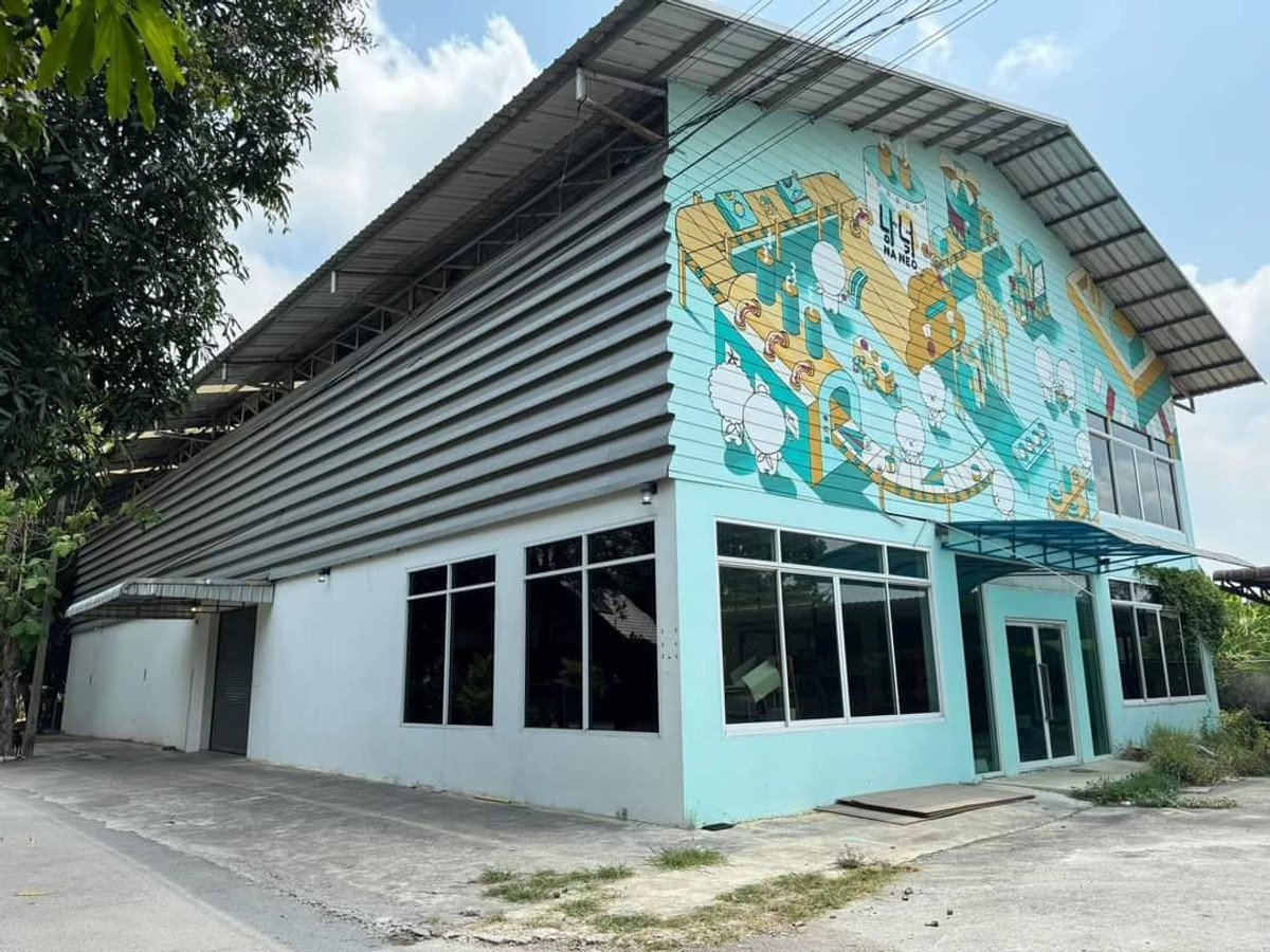 For RentWarehouseBang kae, Phetkasem : Warehouse for rent, size 450 sq m., location on Sai 4, Phutthasakhon Road, from Phutthamonthon Sai 4, only 5 km., there are 2 buildings in the same area. Now its the last one left.