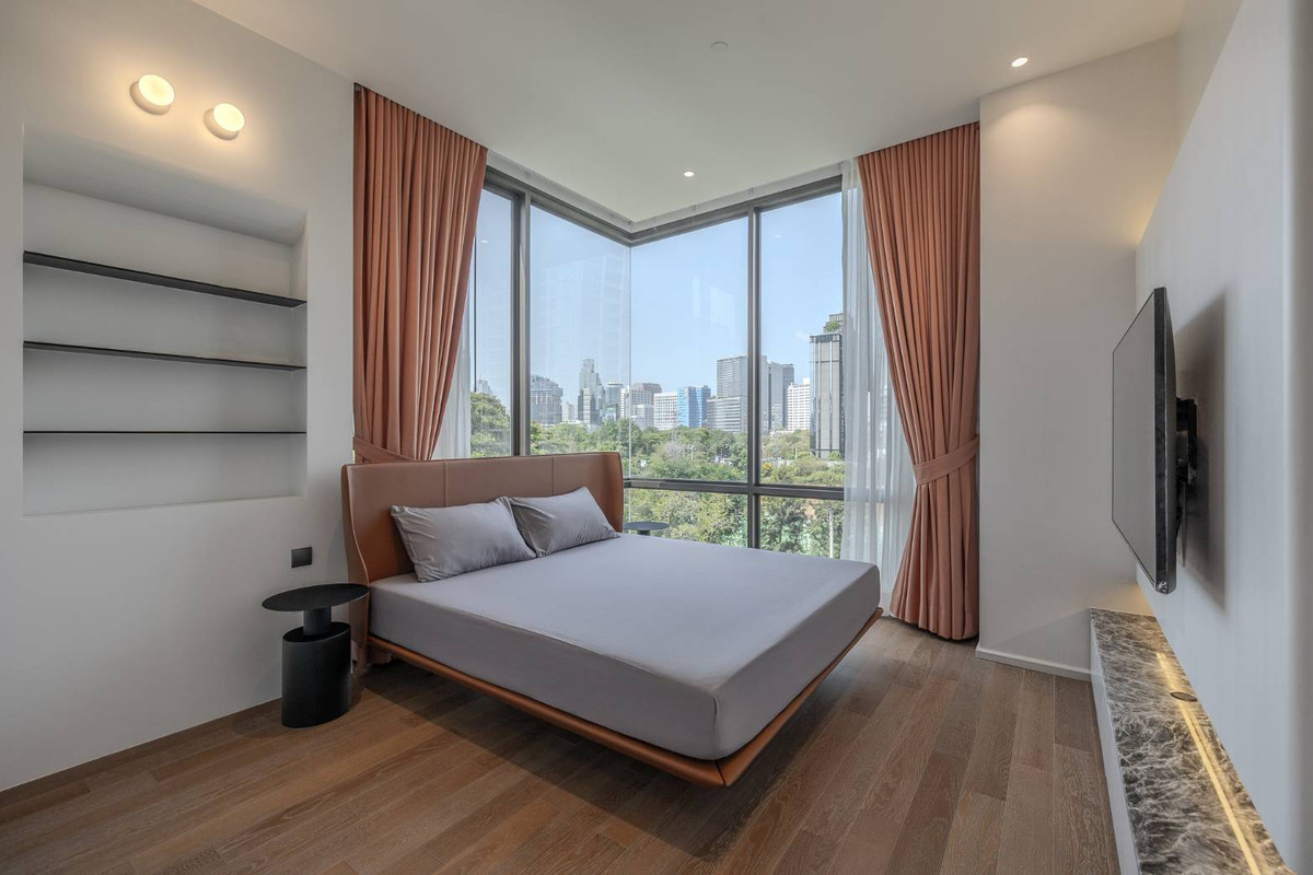 For RentCondoWitthayu, Chidlom, Langsuan, Ploenchit : Luxury condo with 2 bedrooms located behind Suan, near BTS Chit LomRent for only 120,000 Baht/month with complete amenities!