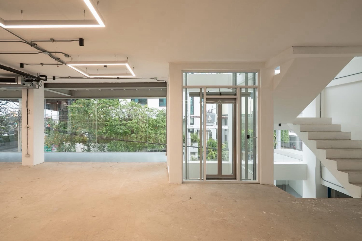 สำนักงานพระราม 9 เพชรบุรีตัดใหม่ RCA : อาคารใหม่  6 ชั้น พระราม 9 ใกล้ทางด่วน ทำเลศักยภาพสูง เหมาะลงทุนปล่อยเช่าหรือทำสำนักงานใหญ่