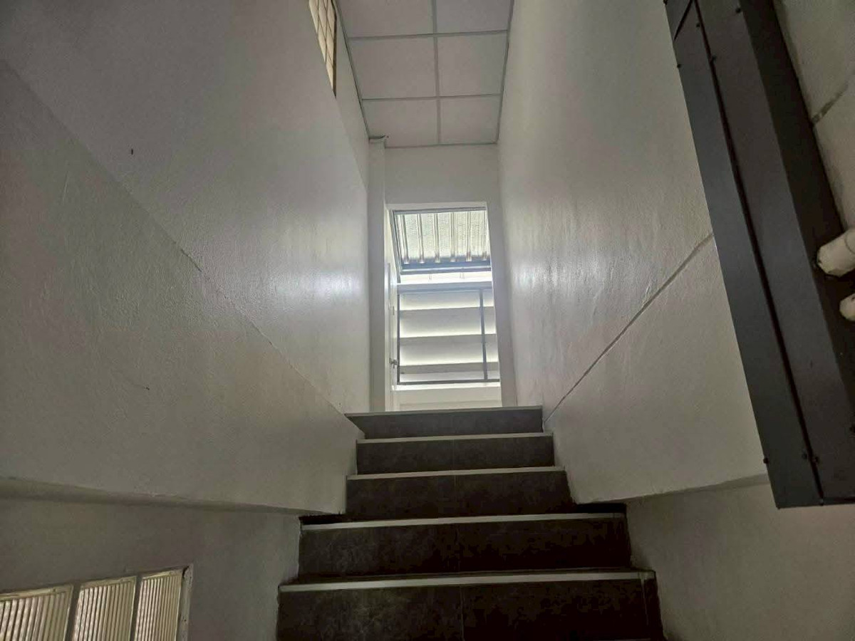 For RentFactoryBang kae, Phetkasem : Warehouse for rent, total area approximately 1,700 sq m, Phutthamonthon Sai 4 location.  purple space