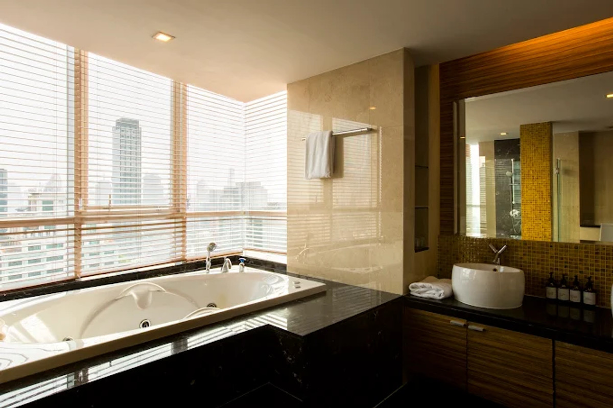 ขายคอนโดวิทยุ ชิดลม หลังสวน : ✨ Rare Spacious Unit in Langsuan – 129 SQ.M. Only 7 MB ใช้ชีวิตใจกลางเมือง บนพื้นที่กว้างขวางหายากในย่านหลังสวน