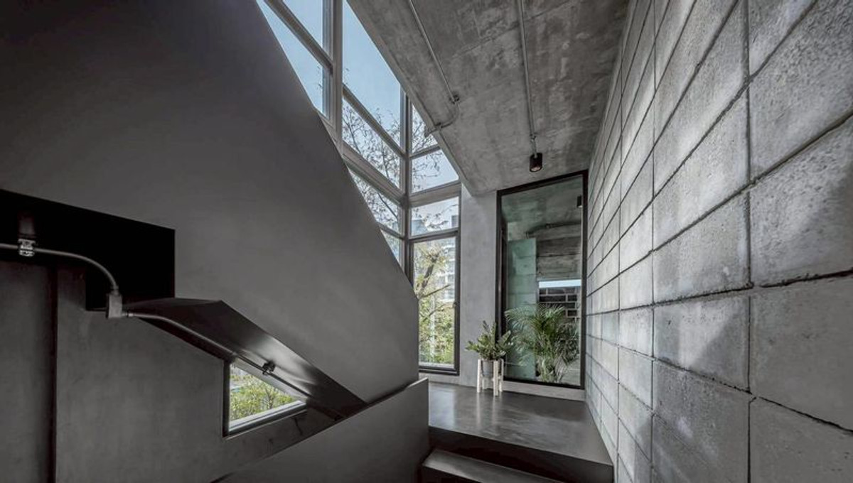 For SaleHome OfficeSapankwai,Jatujak : For sale ‼️ Land with buildings, 3-story building, modern Brutal Loft style, premium level, area 82 square meters, 4 work rooms, 3 bathrooms, 2 meeting rooms, Lat Phrao Road, Chandrakasem Subdistrict, Chatuchak District, Bangkok.