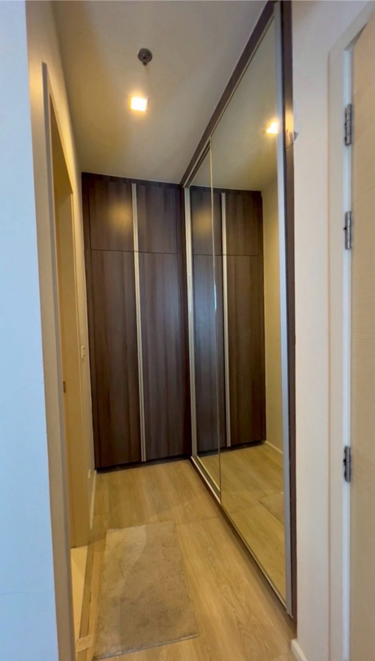 For RentCondoRatchadapisek, Huaikwang, Suttisan : 𝗕𝗶𝗴 𝗿𝗼𝗼𝗺 𝟰𝟱 𝘀𝗾𝗺. 𝗕𝗲𝘀𝘁 𝗽𝗿𝗶𝗰𝗲 𝗶𝗻 𝘁𝗵𝗲 𝗯𝘂𝗶𝗹𝗱𝗶𝗻𝗴 ✨ 𝗤𝘂𝗶𝗻𝗻 𝗥𝗮𝘁𝗰𝗵𝗮𝗱𝗮 𝟭𝟳.