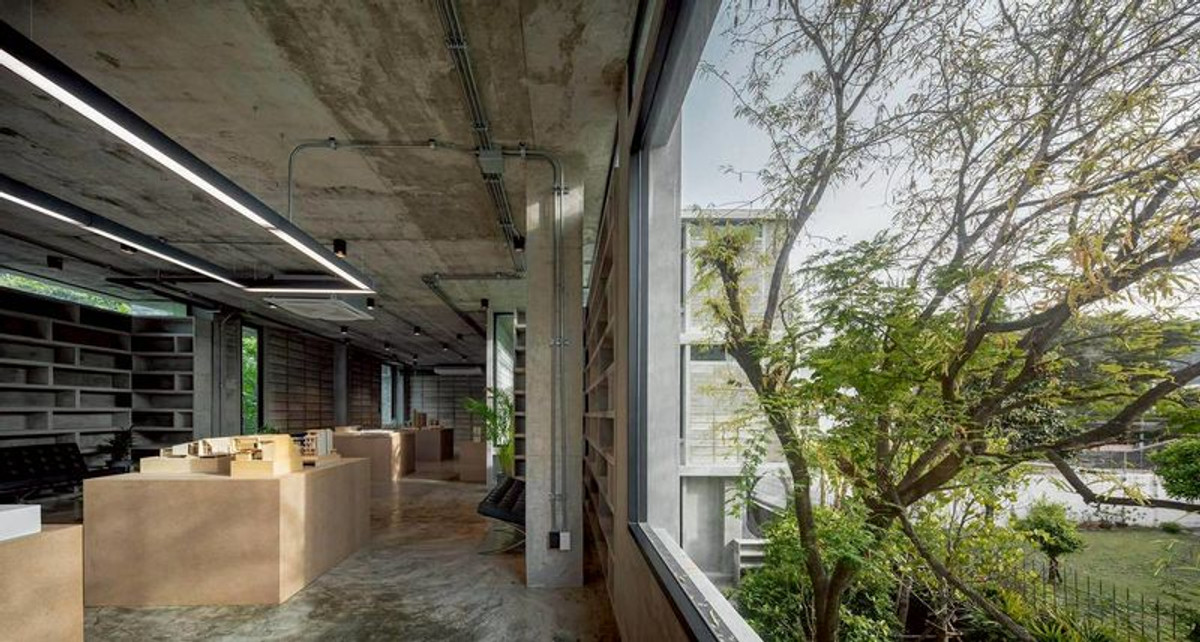 For SaleHome OfficeSapankwai,Jatujak : For sale ‼️ Land with buildings, 3-story building, modern Brutal Loft style, premium level, area 82 square meters, 4 work rooms, 3 bathrooms, 2 meeting rooms, Lat Phrao Road, Chandrakasem Subdistrict, Chatuchak District, Bangkok.